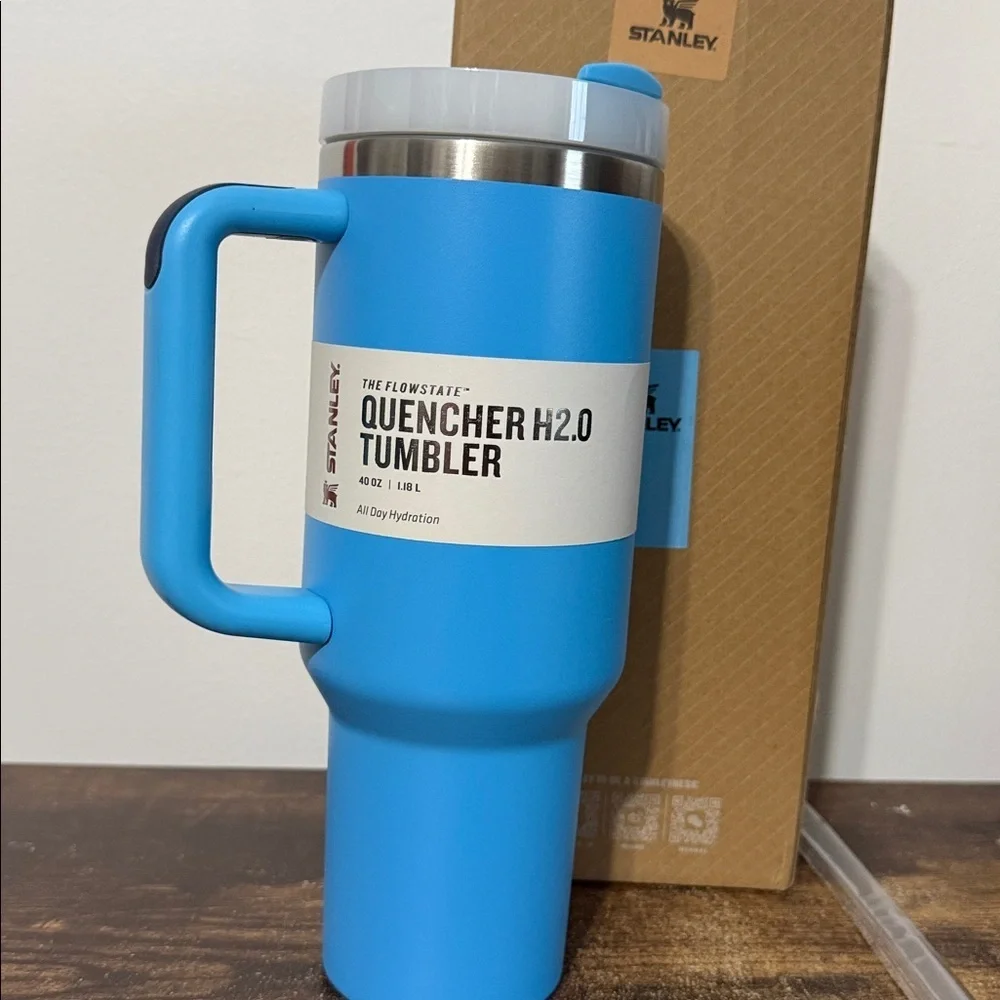 Stanley Sky Blue Quencher H2.0 Flowstate Tumbler with Straw 40oz NEW - Picture 7 of 9